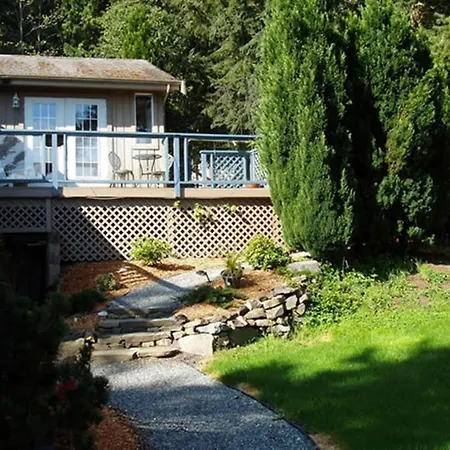 Arbutus Point Oceanfront B And B-3
